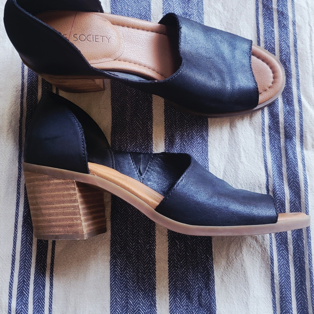 Sole Society Black and Tan Heeled Sandals